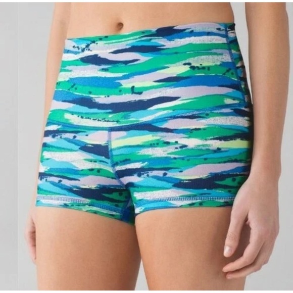 Lululemon Boogie Short Roll Down Sz 4 Seven Wonders Multi Full-on Luon - Picture 2 of 10